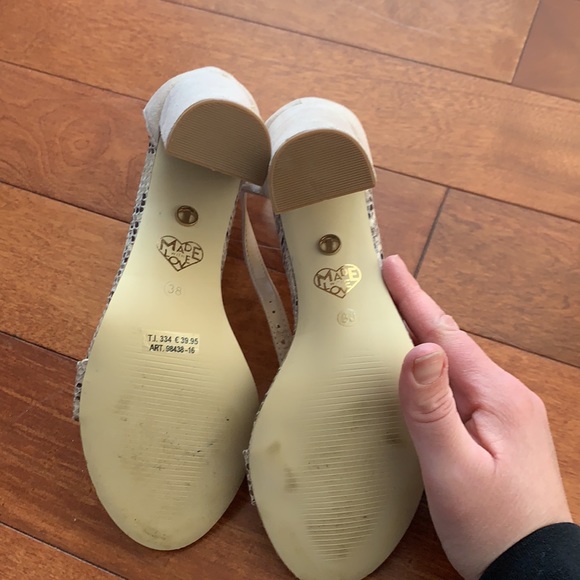 Sandal - Picture 3 of 3